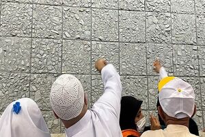 حجاج شیطان را سنگباران کردند