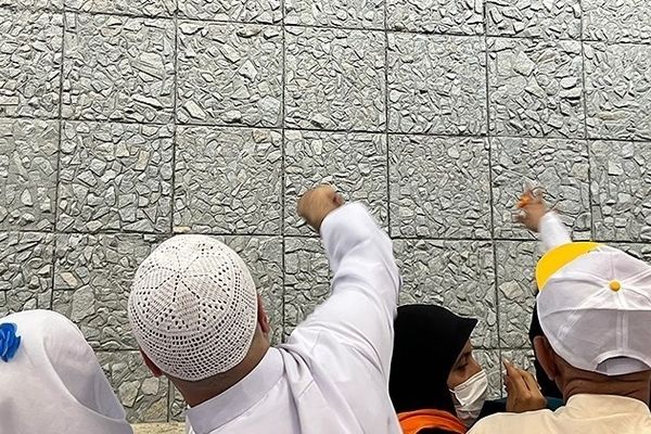 حجاج شیطان را سنگباران کردند