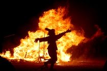 چهارشنبه سوری و سنت های قدیمی که پر کشید/ترقه و آلودگی صوتی جایگزین جشن و پایکوبی