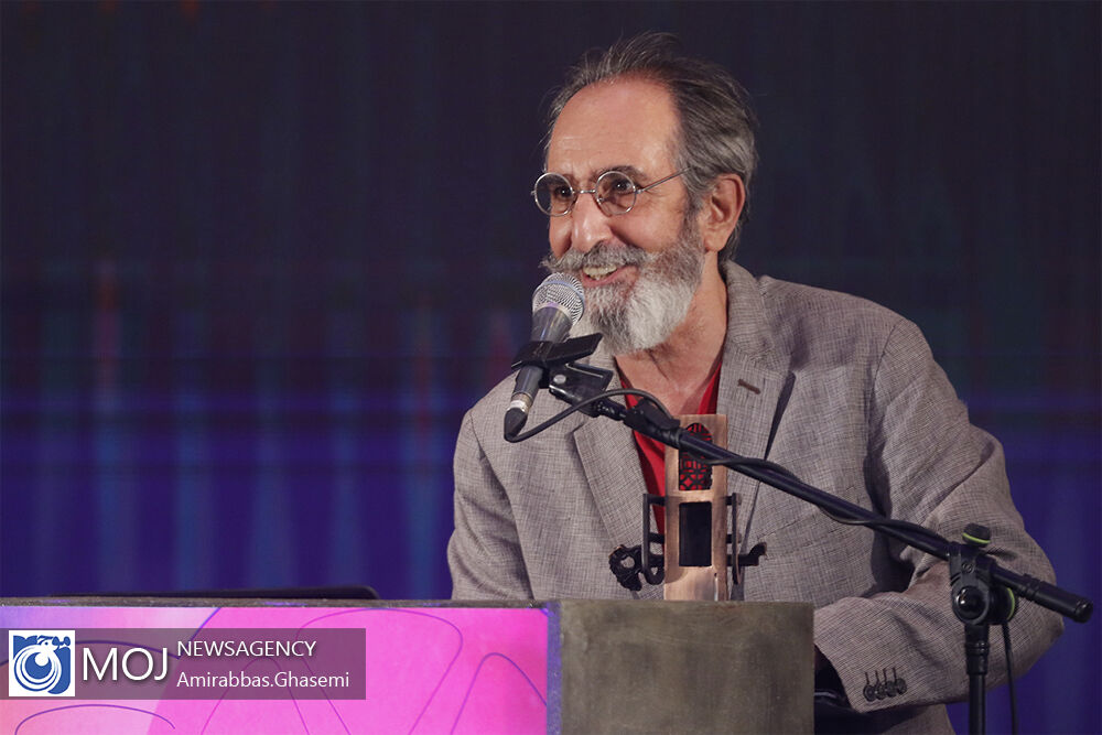 فرهاد آییش «ون‌گوگ» را بازی می کند