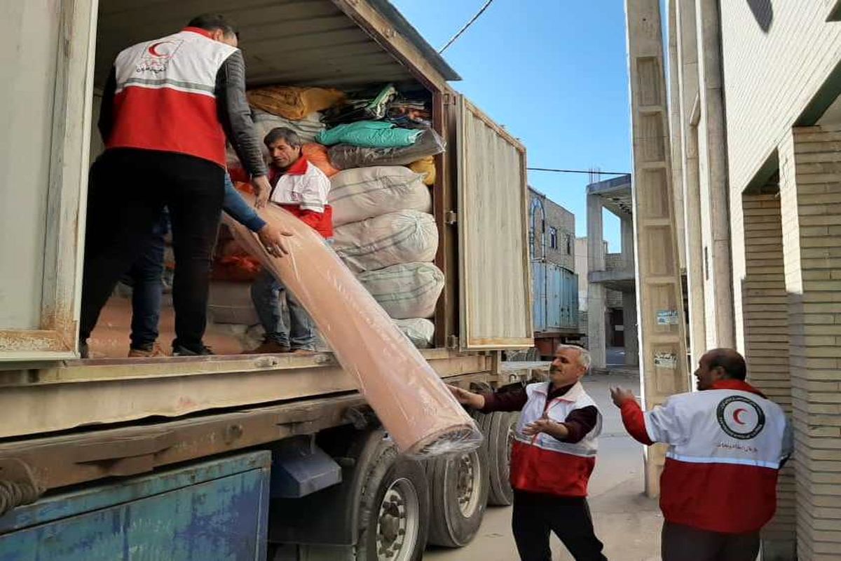 کمک به سیل زدگان