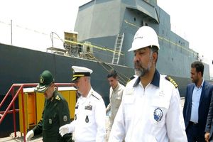 بازدید دریادار خانزادی از کارخانجات نیروی دریایی ارتش