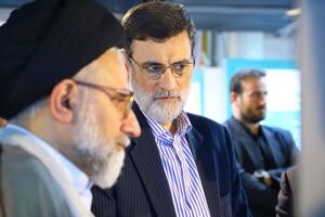 بازدید وزیر اطلاعات و رییس سازمان حفاظت محیط زیست از غرفه دستاوردهای بانک دی
