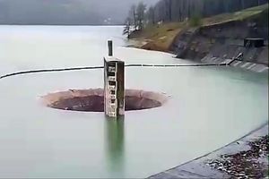 سرریز شدن سد آیت‌الله صالحی 