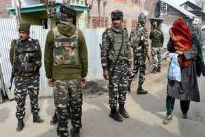 2 Indian soldiers killed by car bomb