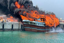 نجات سرنشینان لنج باری از حریق توسط صیادان بندر چارک