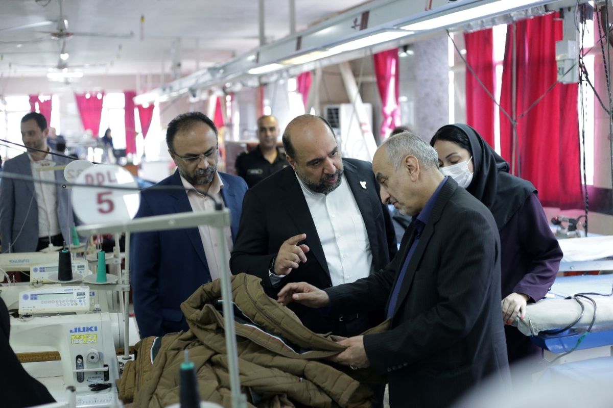 مدیرکل صمت گیلان در حاشیه بازدید از صنایع بندرانزلی