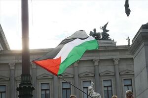 هزاران نفر در وین علیه حمایت اروپا از اسرائیل راهپیمایی کردند