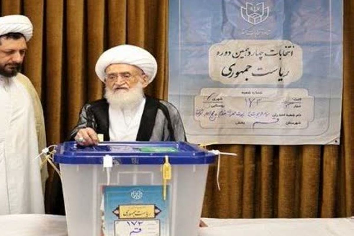آیت‌الله نوری همدانی رأی خود را در صندوق انداخت