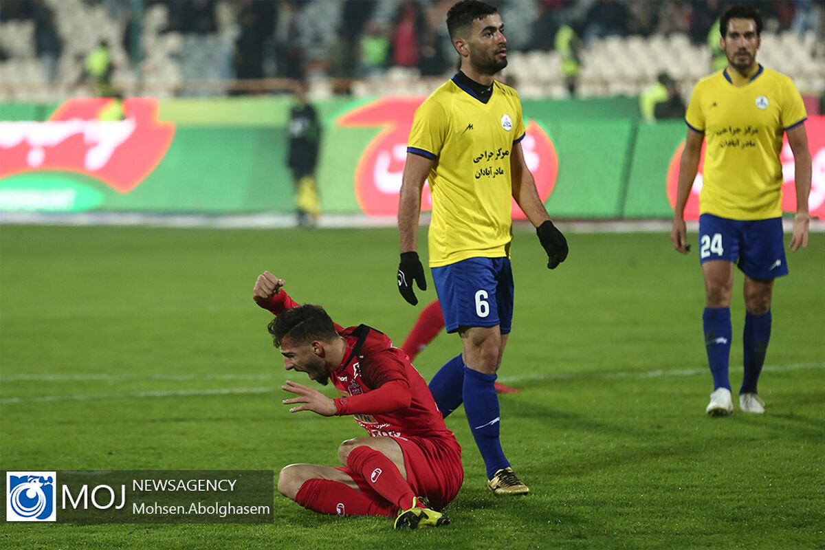 دیدار تیم های فوتبال پرسپولیس و نفت مسجد سلیمان