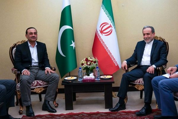 فرمانده ارتش پاکستان با عراقچی در تهران گفتگو کرد