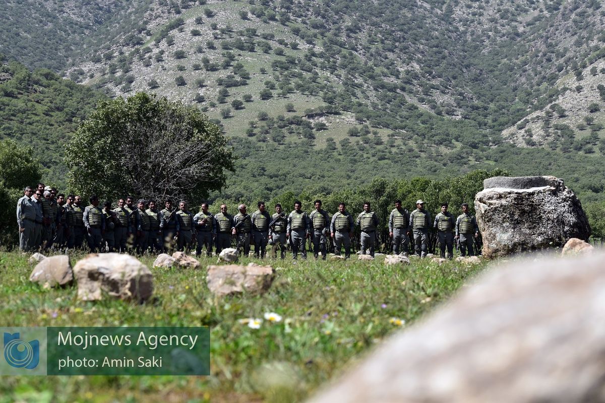 تجهیز محیط بانان لرستان به جلیقه ضدگلوله