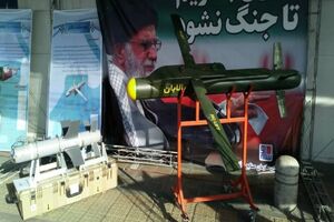 نمایش بمب‌های یاسین، بالابان و راکت فجر ۵ در راهپیمایی ۲۲ بهمن