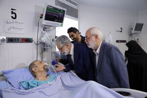 عیادت نمایندگان رهبر انقلاب از موسوی گرمارودی چهره ماندگار شعر و ادبیات