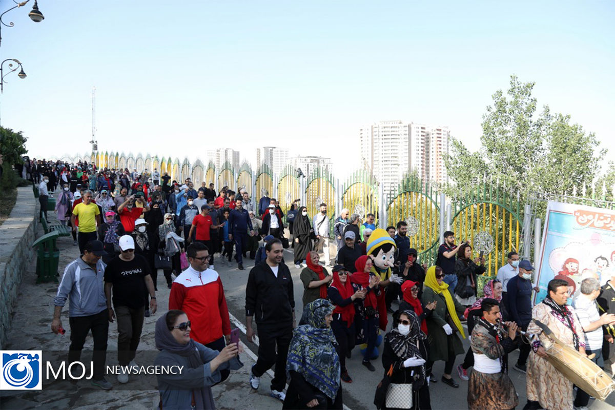 پیاده روی خانوادگی در هفته سلامت