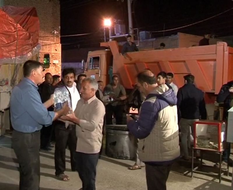 ارسال 5 دستگاه کامیون موادغذایی از شهرستان خمینی شهر به مناطق سیل زده در خوزستان