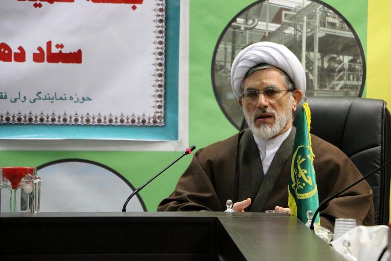 مقام معظم رهبری در طول چهل سال در مقابل دشمنان ایستادگی کرده است
