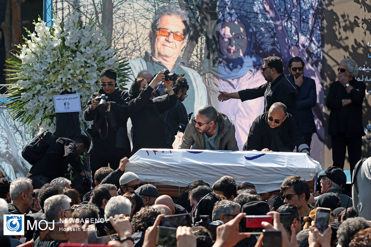 تشییع پیکر داریوش مهرجویی و وحیده محمدی‌فر