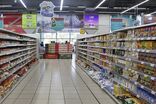  بازدید میدانی مدیرعامل منطقه آزاد کیش از بازار برای بررسی وضعیت تأمین و توزیع کالاها + فیلم