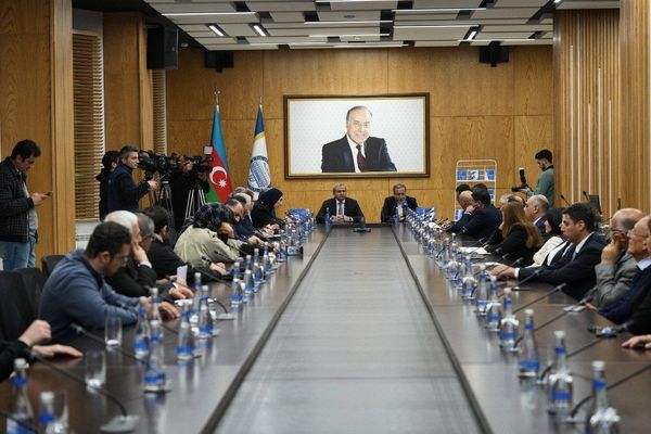 حضور و سخنرانی وزیر امور خارجه در دانشگاه دولتی باکو