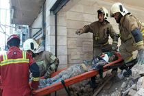 ریزش ساختمان دو طبقه قدیمی در منطقه نظام آباد تهران