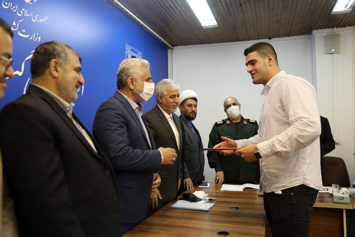 وزیر ورزش و جوانان