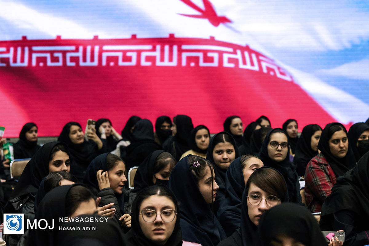 همایش جشن تکلیف سیاسی دانش آموزان