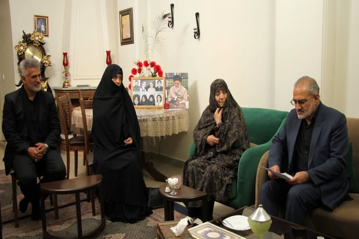 سید محمد حسینی با حضور در منزل شهیدان نورمحمدی