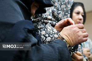 نحوه سرقت دو سارق ۴۱ و ۵۰ ساله از خانم های میانسال + فیلم