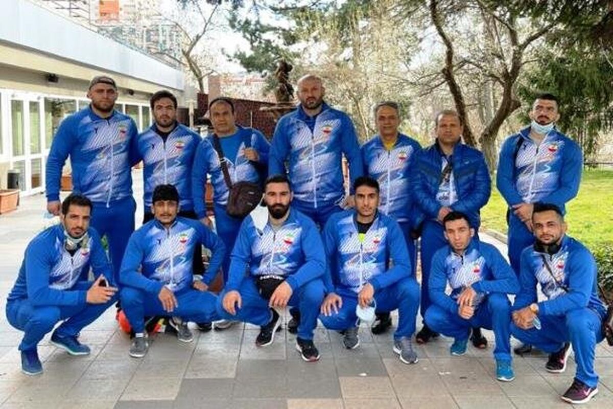 بازگشت آزاد و فرنگی‌کاران