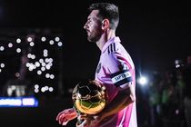 مسی هشتمین توپ طلا را به هواداران اینتر میامی قبل از بازی آخر فصل نشان داد