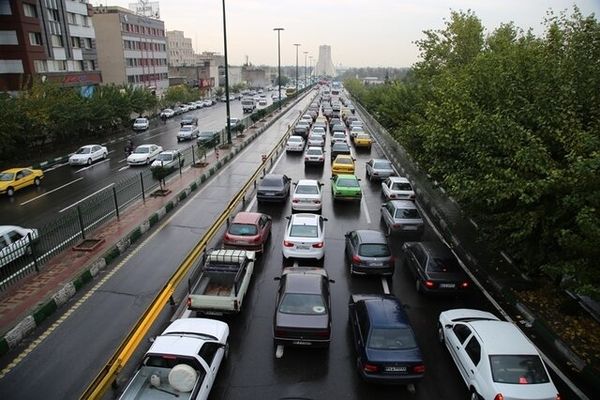 در برخی معابر پایتخت با بازگشت مسافران نوروزی ترافیک گزارش شده است
