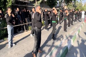 آیین باشکوه علم‌گردانی و زنجیرزنی تاسوعای حسینی در شهرکرد و فرخشهر برگزار شد