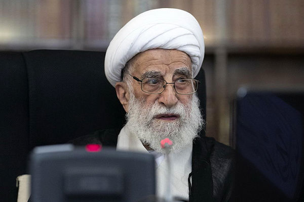 بصیرت مومنانهِ مردم عامل شکست توطئه‌های دشمنان است