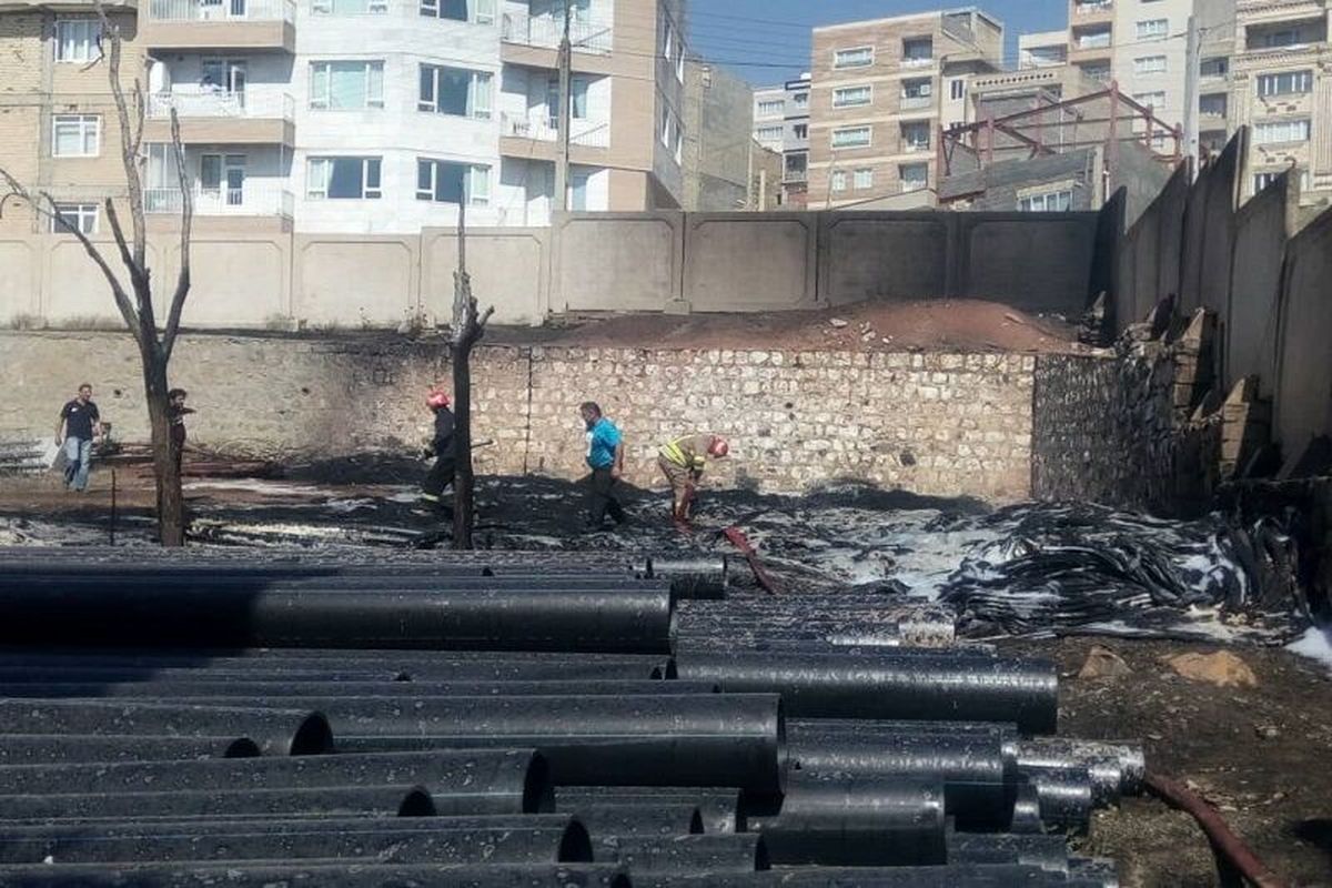 آتش سوزی در انبار پلی اتیلن سنندج