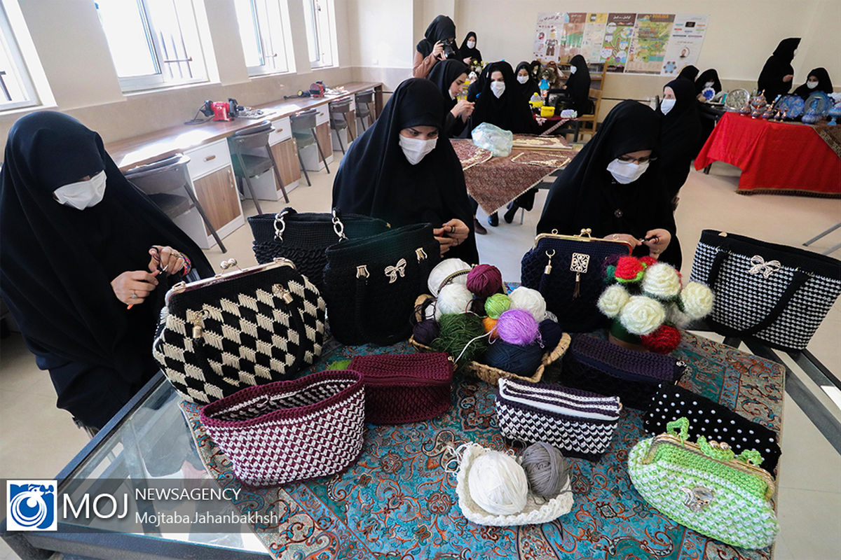 افتتاح مرکز زنان سرپرست خانوار در اصفهان با حضور ابتکار