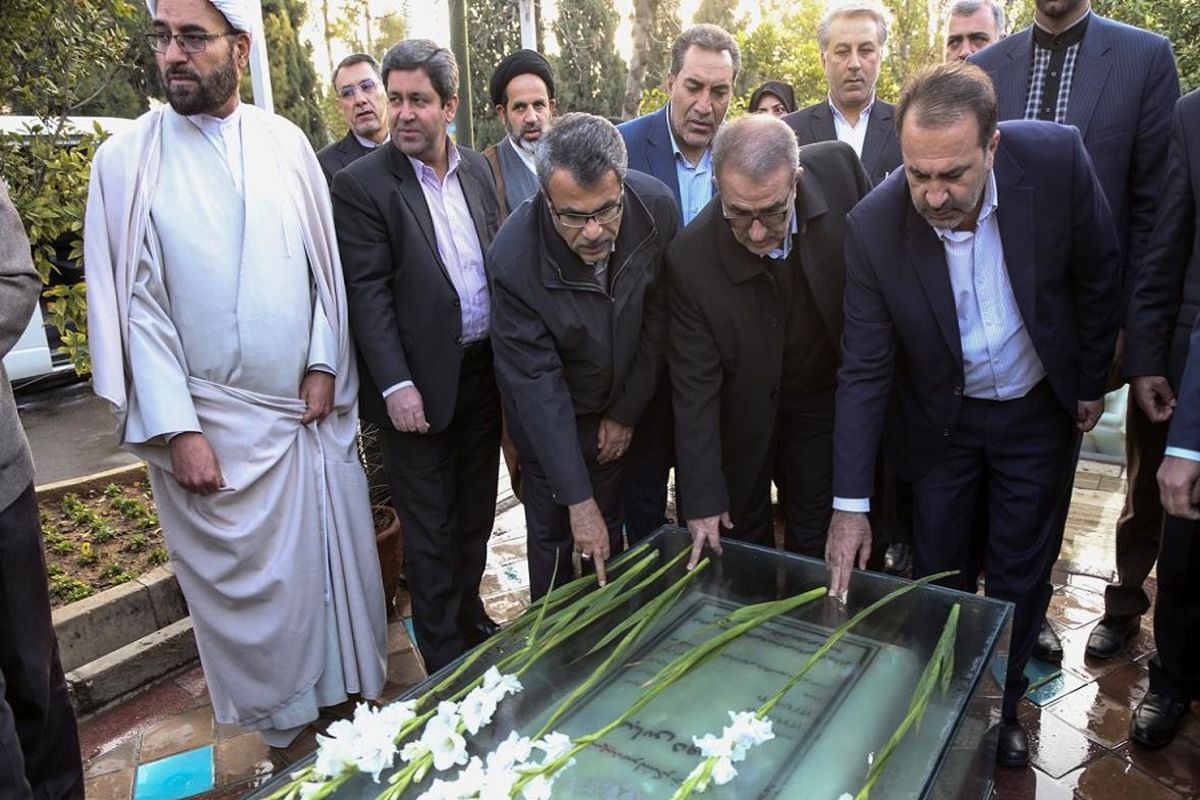 تجدید میثاق استاندار فارس با شهدا