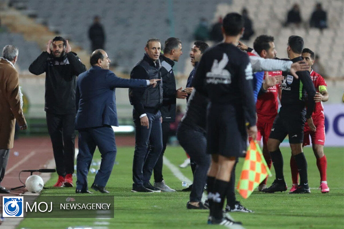 دیدار تیم های فوتبال پرسپولیس و نفت آبادان