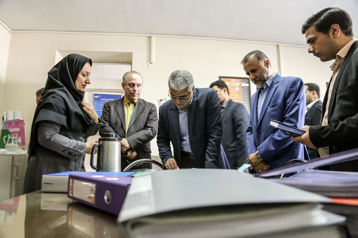 استاندار فارس در بازدید سرزده از اداره کل استاندار فارس