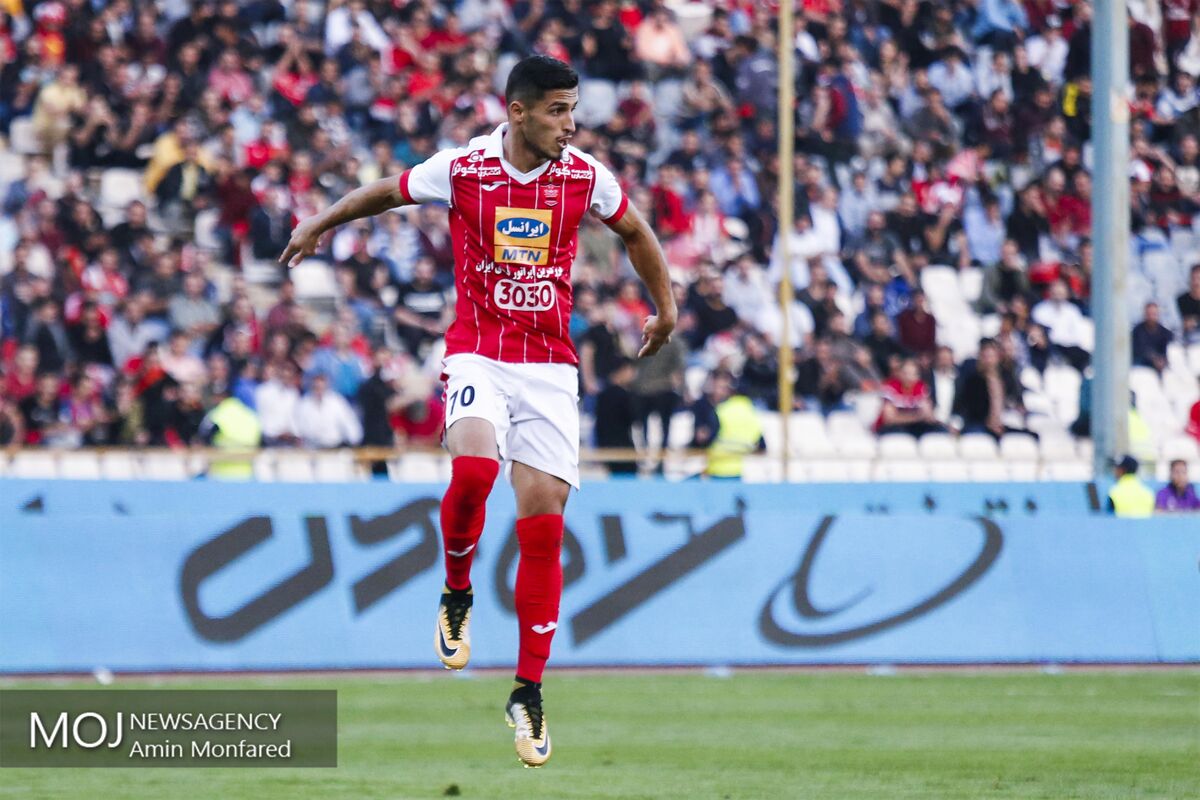 دیدار تیم های فوتبال پرسپولیس و نفت تهران