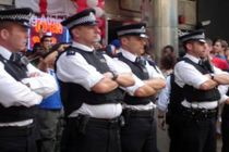 حمله تروریستی با ماشین و چاقو در کانادا/ مهاجم متواری است