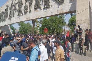 تجمع هزاران عراقی در میدان التحریر بغداد