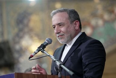 با دیپلماسی هوشمندانه از این دوران عبور می‌کنیم