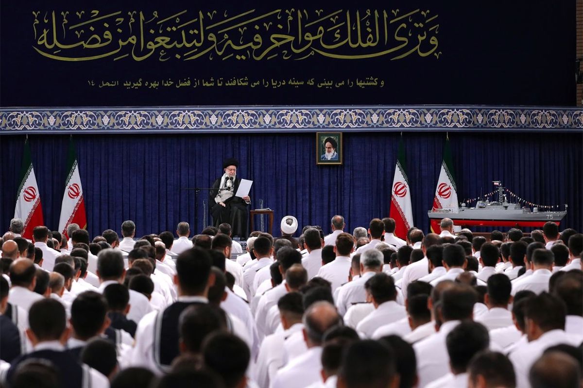 رهبر+انقلاب
