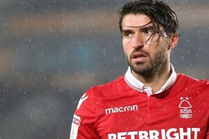 Aris football club signs contract with Karim Ansarifard