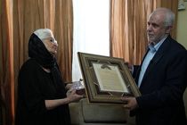 رئیس بنیاد شهید با خانواده شهیده «تبسم پاک» دیدار کرد