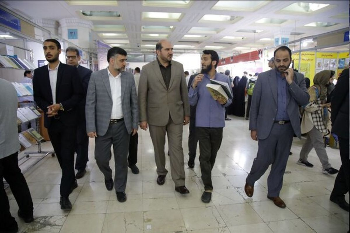بازدید معاون اجرایی رئیس جمهور از نمایشگاه بین‌المللی کتاب 