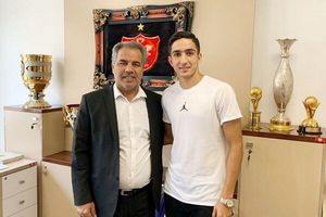 قرارداد محمد احسان حسینی با پرسپولیس تمدید شد