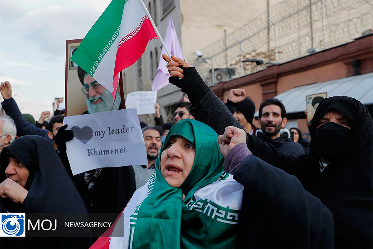 اجتماع اعتراضی در مقابل سفارت فرانسه در تهران