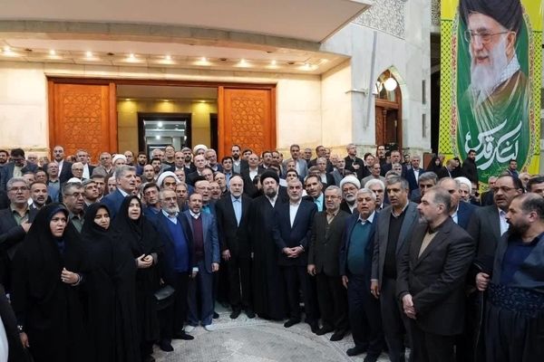 نمایندگان مجلس با آرمان‌های بنیانگذار انقلاب اسلامی تجدید میثاق کردند